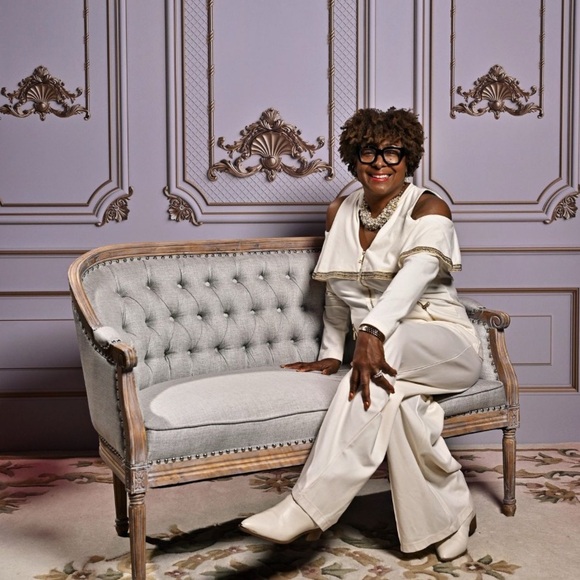 Plus Size Live Show Fashionable Styles for All Occasions - Picture 2 of 10